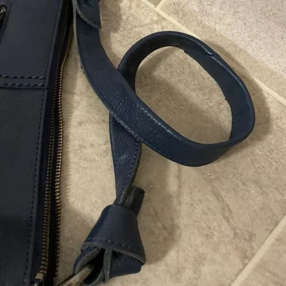 The Sak Leather Shoulder Bag - Picture 8 of 15